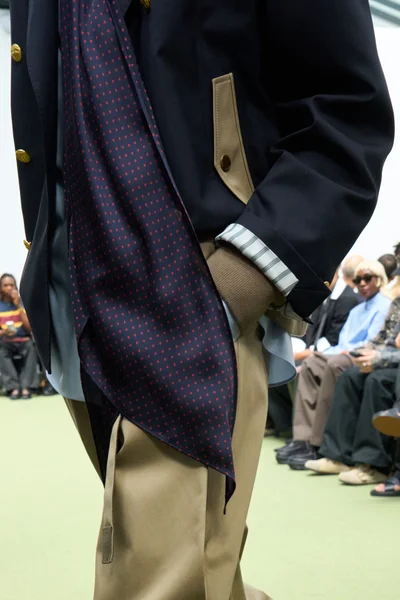 Look 15